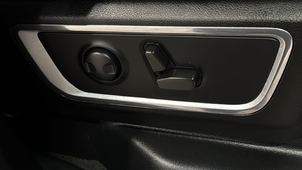 Used 2022 RAM 1500 Laramie AWD/4WD image 12