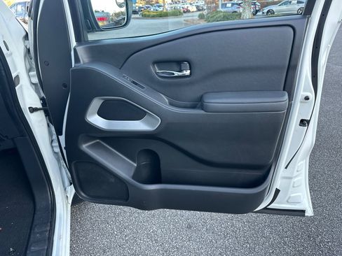 Used 2022 Nissan Frontier SV image 14