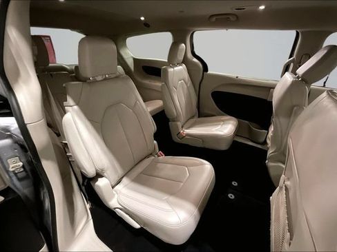 Used 2021 Chrysler Voyager Lxi FWD image 27