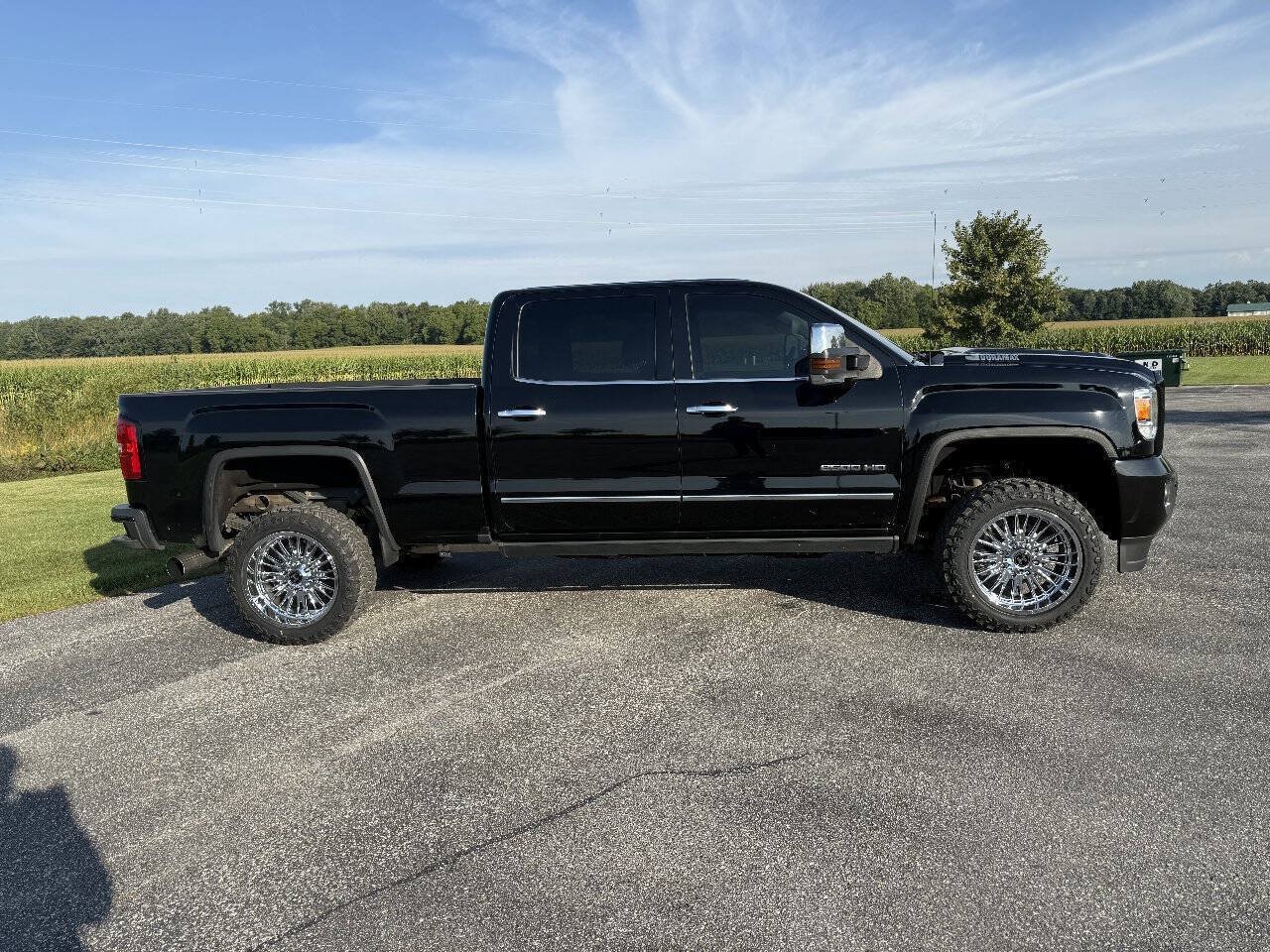 Used 2019 GMC Sierra 2500 SLT w/ Duramax Plus Package AWD/4WD image 5