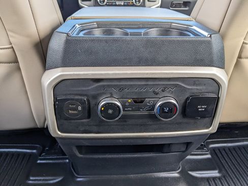 Used 2022 Ford Expedition XLT image 41