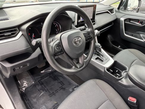 Used 2025 Toyota RAV4 XLE FWD image 17