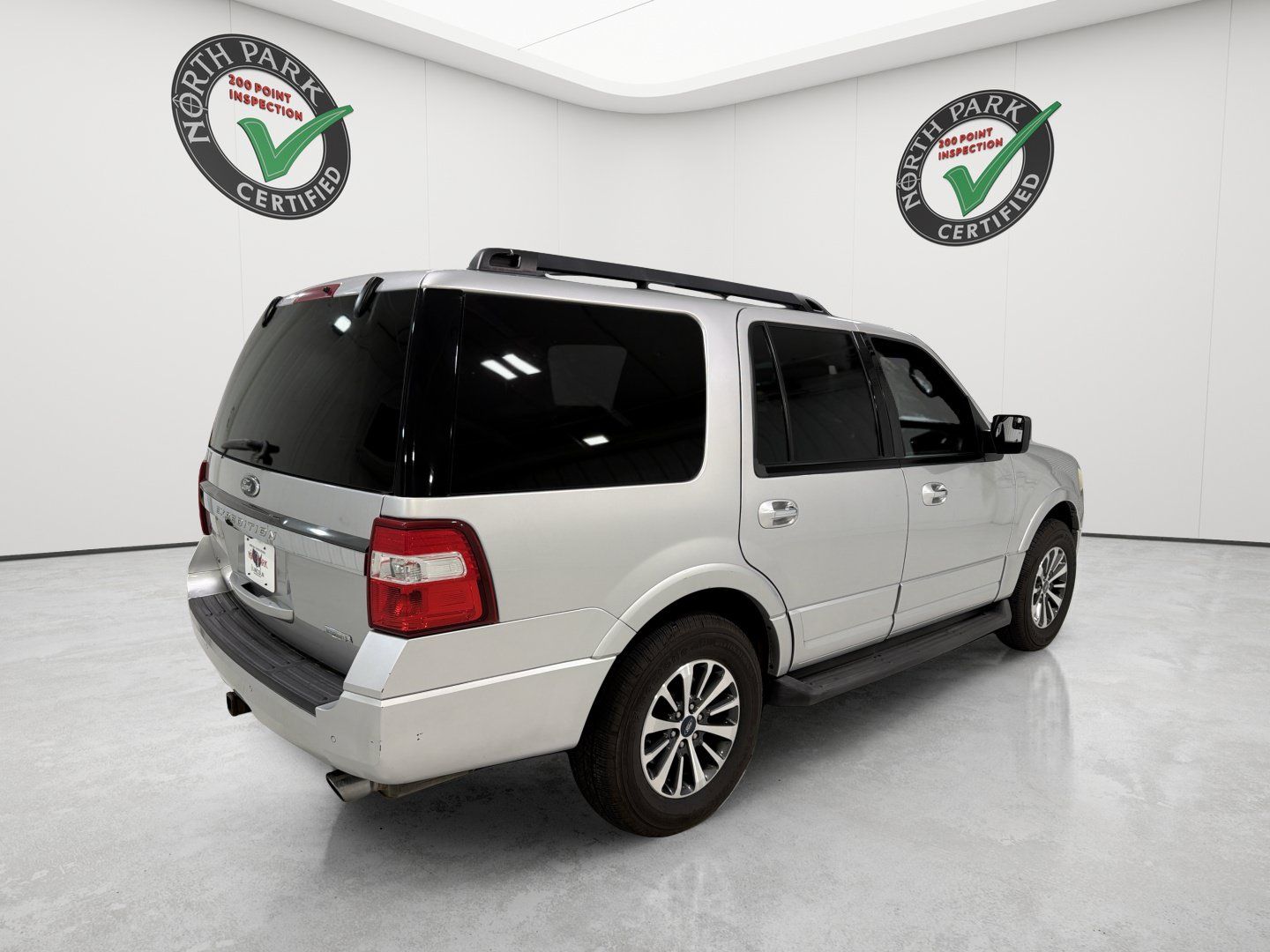 Used 2016 Ford Expedition XLT w/ Equipment Group 201A RWD image 5