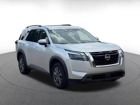 Used 2025 Nissan Pathfinder SV AWD/4WD image 3