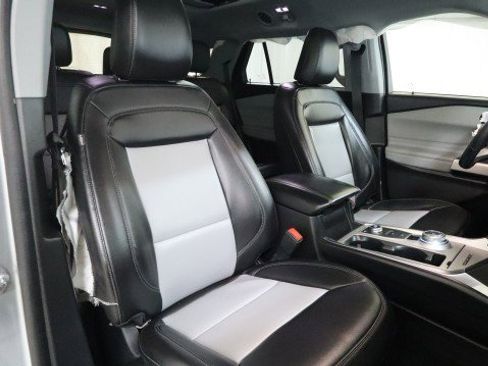 Used 2022 Ford Explorer XLT w/ Equipment Group 202A image 13