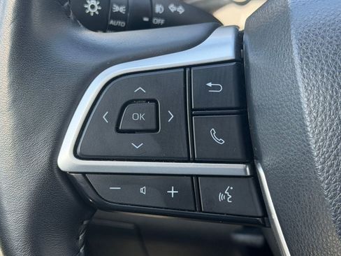 Used 2023 Toyota Highlander XLE image 17