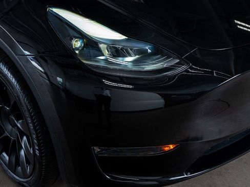 Used 2025 Tesla Model Y Long Range image 16