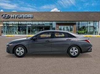 New 2025 Hyundai Elantra SE FWD video 3