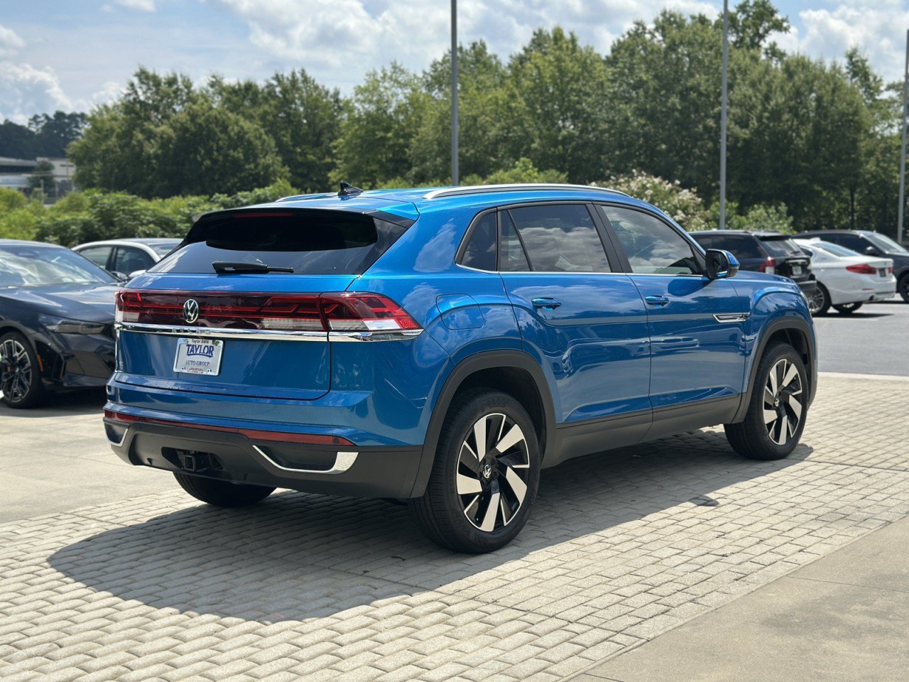 Used 2024 Volkswagen Atlas Cross Sport SE FWD image 7