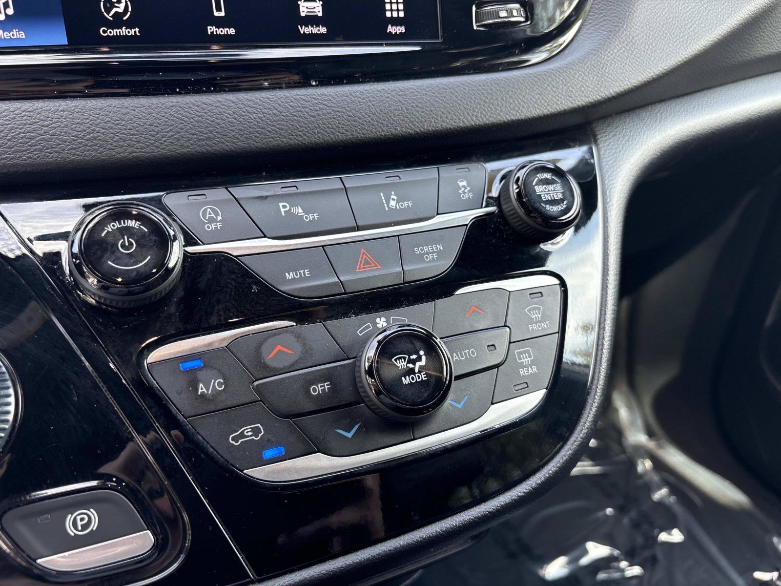 Certified 2025 Chrysler Pacifica Select FWD image 24