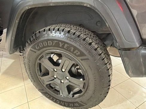 Used 2020 Jeep Wrangler Sport AWD/4WD image 18