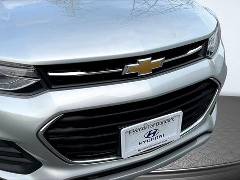 Used 2018 Chevrolet Trax LT w/ LT Convenience Package FWD image 30