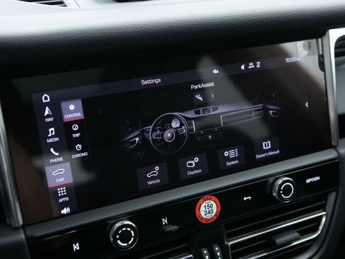Certified 2026 Porsche Macan AWD/4WD image 15