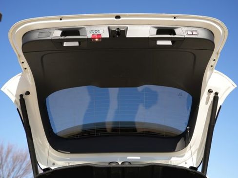 Certified 2025 Mercedes-Benz GLA 250 4MATIC w/ Driver Assistance Package image 19