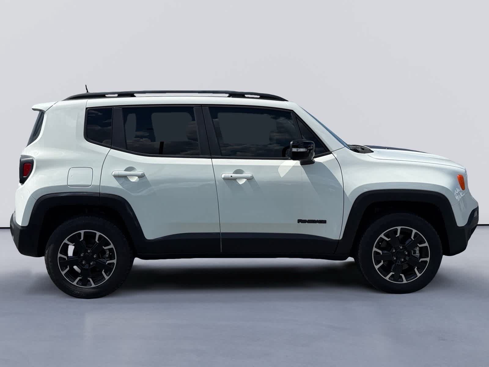 Used 2023 Jeep Renegade Latitude AWD/4WD image 6