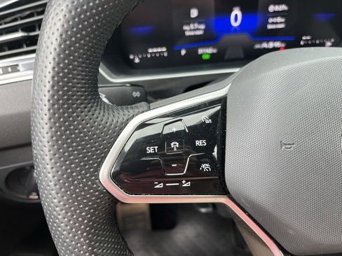 Certified 2024 Volkswagen Tiguan SE R-Line image 21