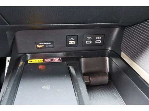 Used 2025 Toyota Camry SE w/ Convenience Package FWD image 29