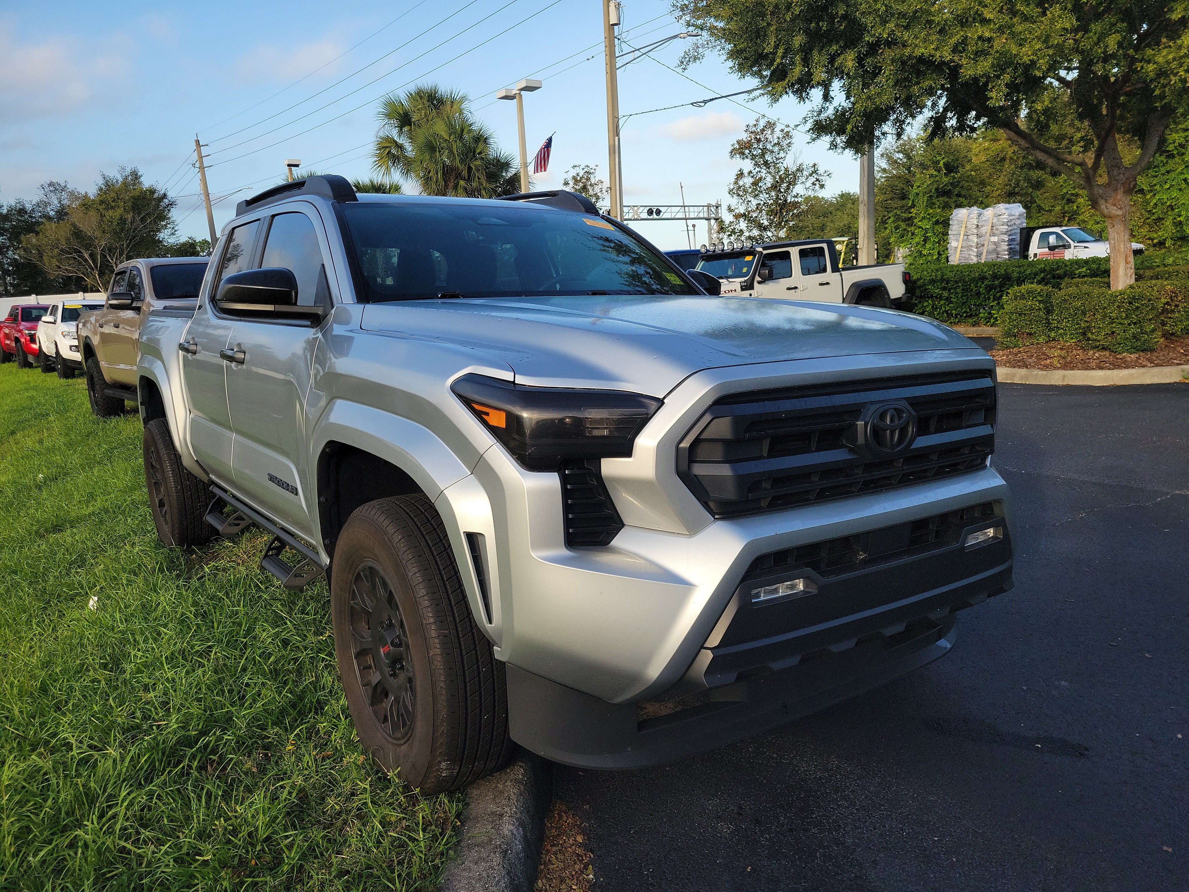 Used 2024 Toyota Tacoma SR5 AWD/4WD image 5