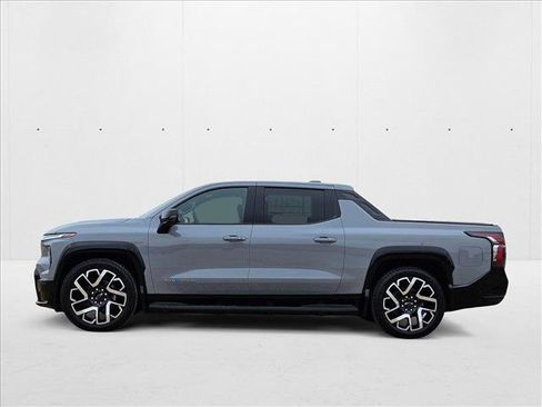New 2025 Chevrolet Silverado EV RST image 5