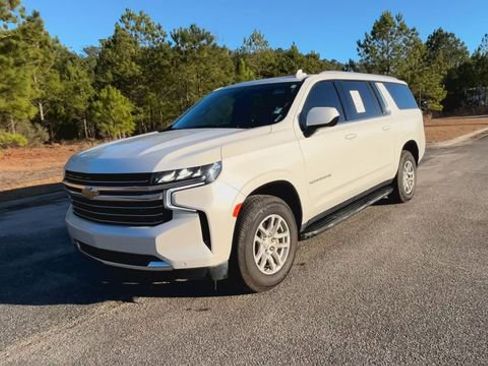Used 2022 Chevrolet Suburban LT RWD image 4