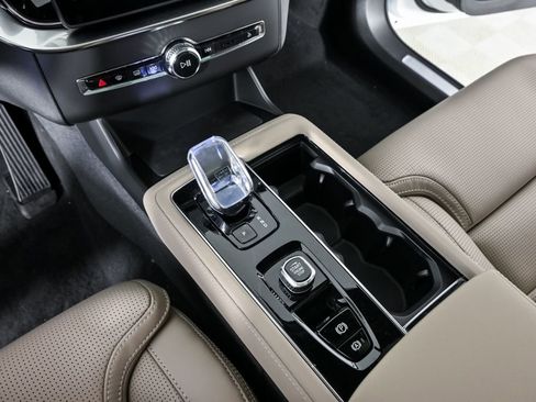 New 2026 Volvo XC90 B6 Ultra w/ Lounge Package AWD/4WD image 17