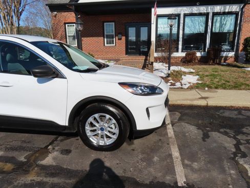 Used 2022 Ford Escape SE image 10