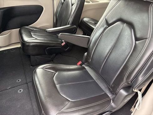 Used 2020 Chrysler Voyager Lxi image 31