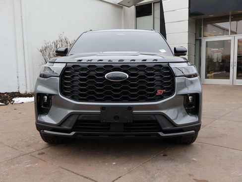 Used 2025 Ford Explorer ST w/ Sun And Sound Package image 2