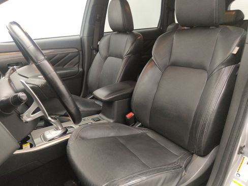 Used 2022 Mitsubishi Outlander LE image 17