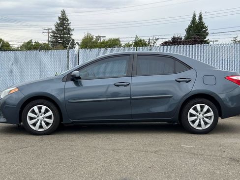 Used 2016 Toyota Corolla LE FWD image 2