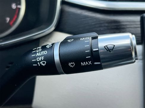 Used 2022 Jaguar XF R-Dynamic SE image 24