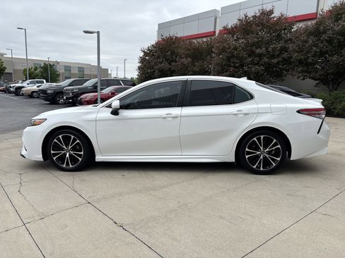 Used 2019 Toyota Camry SE FWD image 9