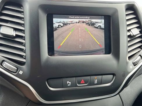 Used 2021 Jeep Cherokee Latitude Lux image 18