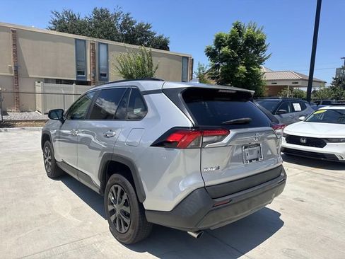 Used 2021 Toyota RAV4 LE AWD/4WD image 5