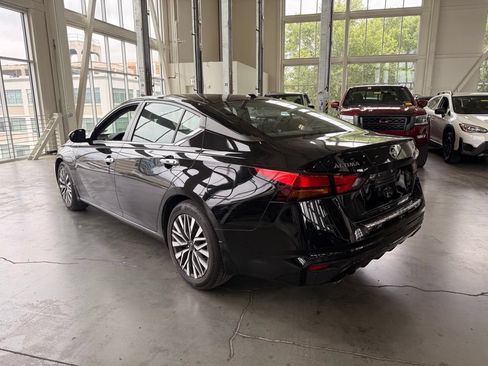 Used 2023 Nissan Altima 2.5 SV w/ SV Premium Package FWD image 5