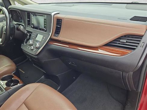 Used 2019 Toyota Sienna Limited FWD image 23