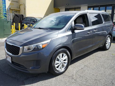 Used 2016 Kia Sedona LX w/ Option Group 020 FWD image 5