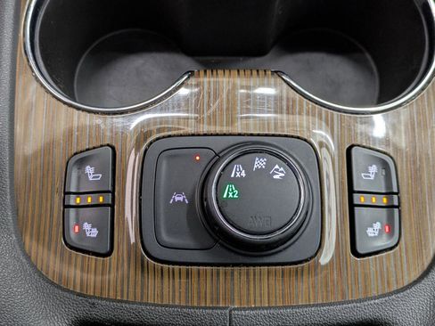 Used 2022 GMC Acadia SLE w/ Driver Convenience Package image 5