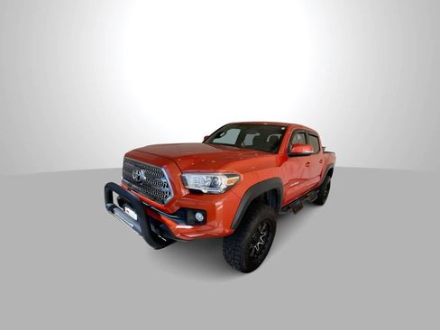 Used 2016 Toyota Tacoma TRD Off-Road w/ Towing Package AWD/4WD image 4