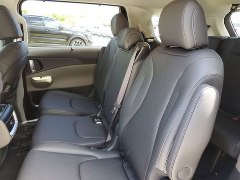 New 2026 Kia Carnival EX image 10