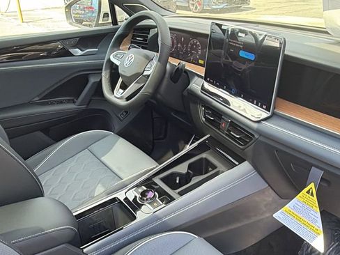 New 2026 Volkswagen Tiguan SEL R-Line AWD/4WD image 7