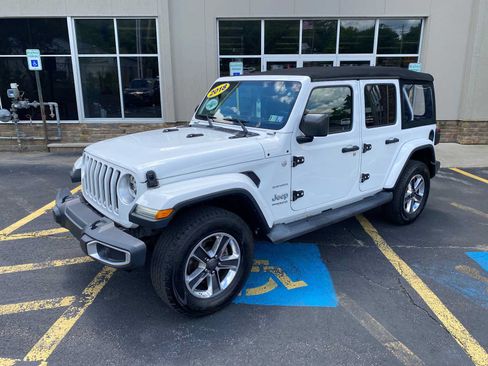 Used 2018 Jeep Wrangler Unlimited Sahara AWD/4WD image 2