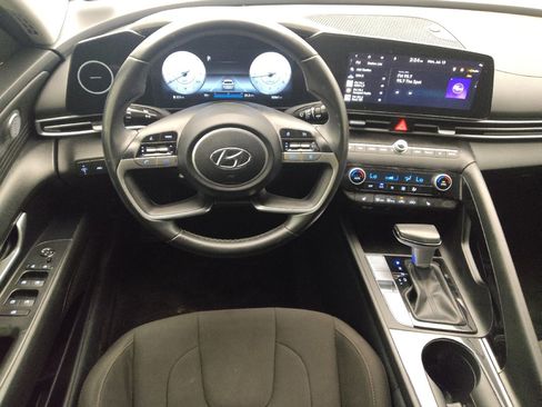 Used 2023 Hyundai Elantra SEL w/ Convenience Package FWD image 22