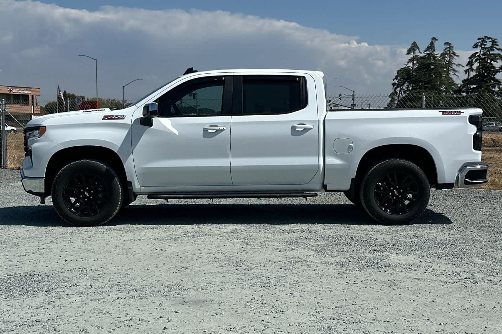Used 2024 Chevrolet Silverado 1500 LT w/ Z71 Off-Road Package AWD/4WD image 6