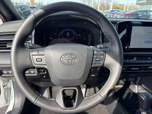 Used 2025 Toyota Camry SE image 18