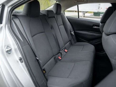 Used 2021 Toyota Corolla LE image 37