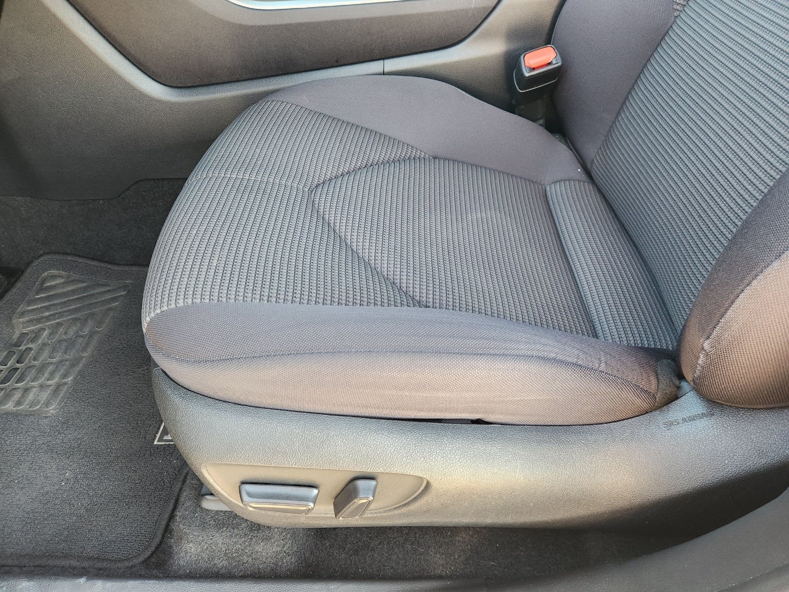Used 2024 Toyota Highlander LE FWD image 29