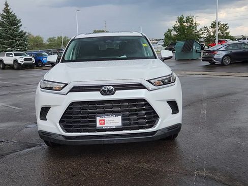 Used 2025 Toyota Grand Highlander AWD image 4