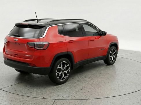 Used 2025 Jeep Compass Limited image 9
