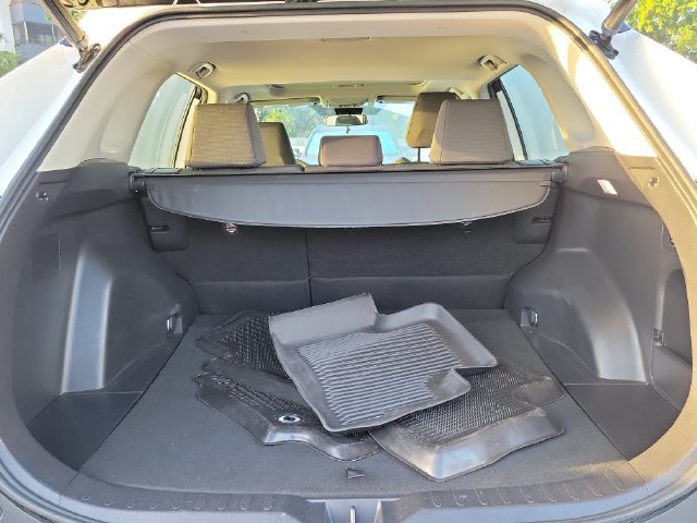 Used 2022 Toyota RAV4 XLE w/ Convenience Package FWD image 5